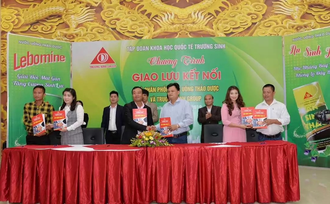 TRUONG SINH GROUP TƯNG BỪNG TỔ CHỨC LỄ RA MẮT SẢN PHẨM NƯỚC UỐNG THẢO DƯỢC