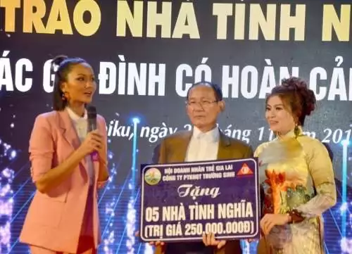 HOA HẬU H&lsquo;HEN NIÊ DỰ LỄ KỶ NIỆM 15 NĂM THÀNH LẬP TẬP ĐOÀN TRƯỜNG SINH