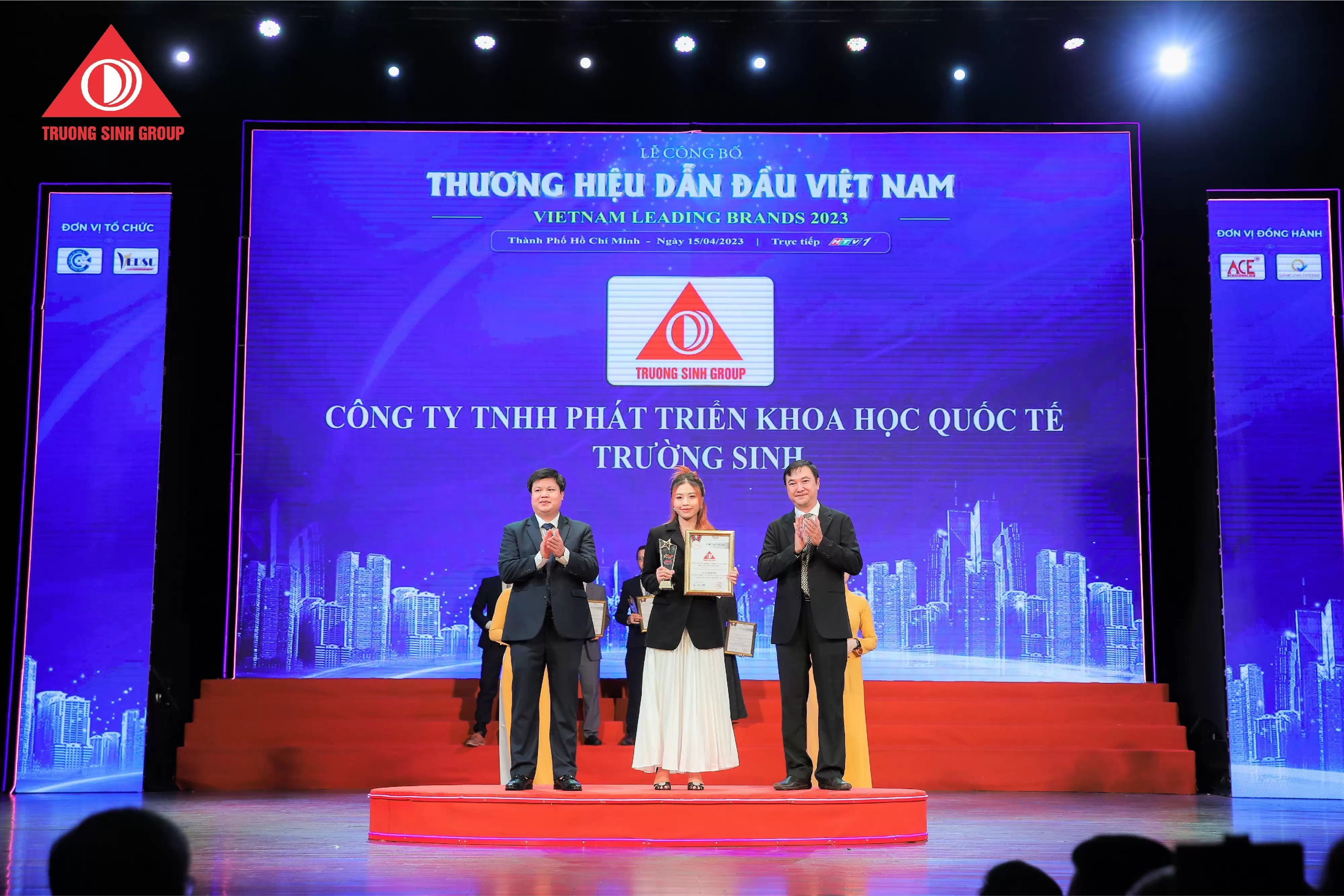 TRƯỜNG SINH GROUP NHẬN GIẢI TOP 10 THƯƠNG HIỆU DẪN ĐẦU VIỆT NAM 2023