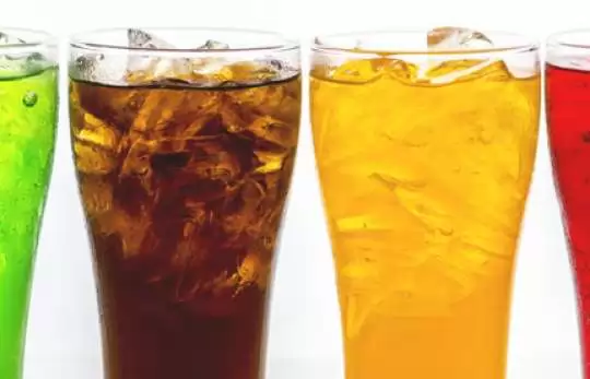 NAM THANH NIÊN QUA ĐỜI Ở TUỔI 30 VÌ UỐNG NƯỚC NGỌT CÓ GA MỖI NGÀY